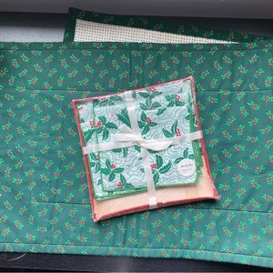 Vintage set of 6 luncheon napkins with matching table runner- Christmas